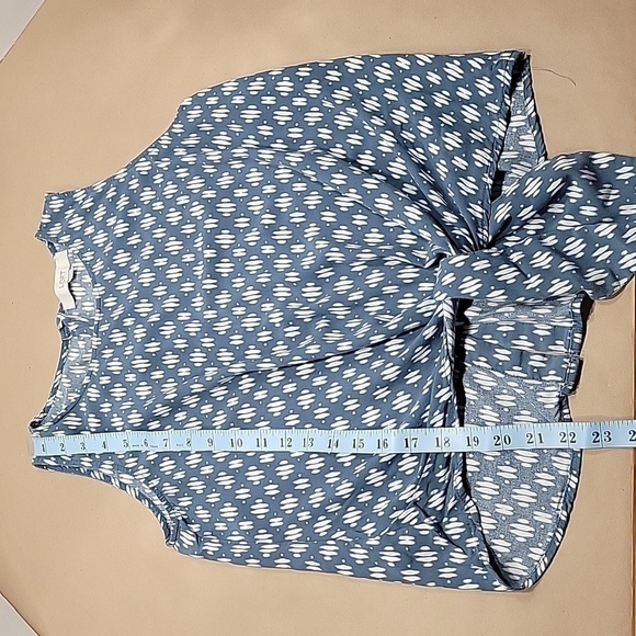 Loft. Size S, Ikat Tie Hem Button Back Top. Sleeveless, Excellent Used Cond. - Picture 8 of 12